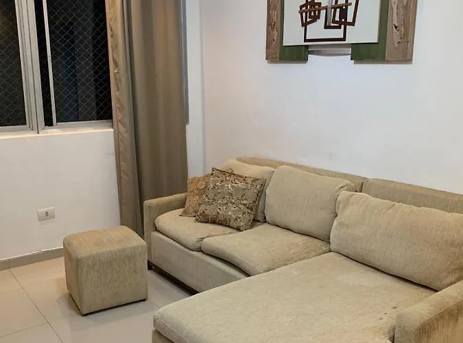 Apto confortável com 2 quartos a 300mt da praia. Guarujá